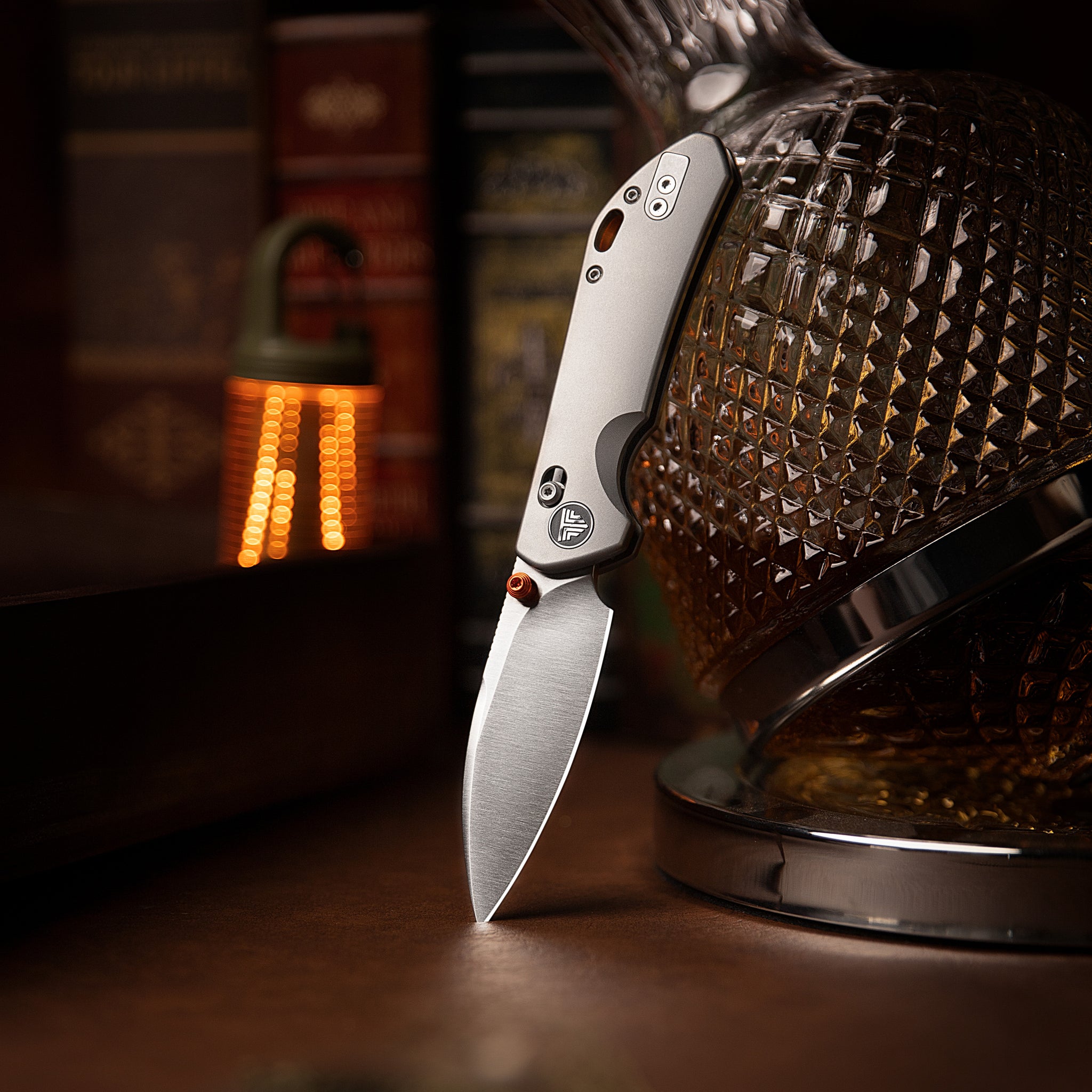 Hornet-04G Axis Lock EDC Canivete Dobrável, Lâmina de Aço 14C28N de 3,34", Cabo Micarta