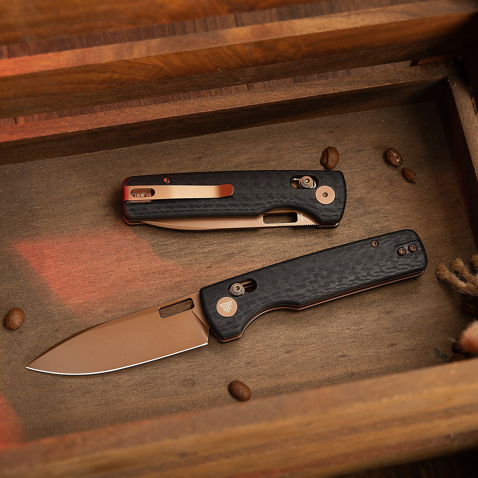 Sabretooth-CG Crossbar Lock Folding Pocket Knife,3.4'' 14C28N Steel Blade,  Carbon Fiber G10Micarta Handle